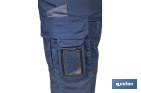 Bermudas de trabajo modelo Tyr en azul marino y negro | Elásticas, ligeras con múltiples bolsillos y protección lumbar| Materiales: 65 % poliéster y 32 % algodón | Disponibles en amplio rango de tallas - Cofan