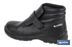 S2 SRC black safety boot | Sizes available range from 35 to 47 (EU) | Water-repellent boot with insole - Cofan