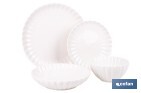 VAJILLA DE PORCELANA ESMALTADA DE COLOR BLANCO CON DISEÑO EN RELIEVE | SET DE 16 PIEZAS | APTA PARA LAVAVAJILLAS, MICROONDAS Y HORNO