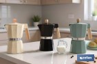 Cafetera italiana inducción | Capacidad: 6 tazas | Cuerpo de aluminio | Mangos de madera | Apta para todo tipo de fuegos | Disponible en diferentes colores - Cofan