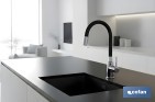 Grifo de cocina monomando con caño flexible negro | Grifo cromado | Incluye 2 latiguillos de 40 cm - Cofan