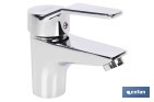 Grifo monomando para lavabo con acabado cromado | Incluye soporte de fijación, latiguillos flexibles y cartucho cerámico de 40 mm - Cofan