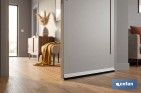 Burlete adhesivo de aluminio con cepillo | Longitud de 92 cm | Disponible en diferentes acabados - Cofan