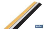 Burlete adhesivo de aluminio con labio de goma | Longitud de 105 cm | Disponible en diferentes acabados - Cofan