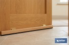 Burlete basculante de madera sostenible | Fijación mediante bisagra | Longitud de 91,5 cm | Disponible en diferentes acabados - Cofan