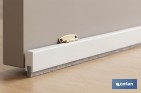 Burlete basculante de madera sostenible | Fijación mediante bisagra | Longitud de 91,5 cm | Disponible en diferentes acabados - Cofan