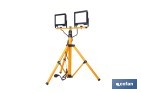 Trípode telescópico con 2 proyectores LED | Altura máxima 1,75 m, 50 W, 4500 lm, protección IP65 | Cable de 1,9 m con enchufe europeo - Cofan