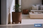 Decorative plant pots with legs | Drain plug included | Available in coffee and cream colours | Different sizes and capacities - Cofan