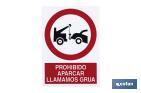 PROHIBIDO APARCAR "AVISAMOS GRÚA". EL DISEÑO DE LA SEÑAL PUEDE VARIAR, PERO EN NINGÚN CASO SE VARIARÁ EL SIGNIFICADO DE LA MISMA.