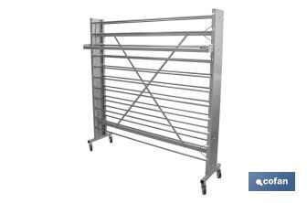 Expositor de hules y manteles horizontal | Material: metal y aluminio | Ruedas incluidas | Capacidad para 22 rollos | Medidas: 1,67 m de ancho x 1,55 m alto x 40 cm de profundidad - Cofan