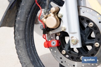 Candado de freno de disco | Cable rojo de 1 metro | Ideal para bicicleta, moto o patinete | Incluye 2 llaves tubulares | Cuerpo de aleación | Medidas: 7,5 x 2,5 x 5,8 cm - Cofan