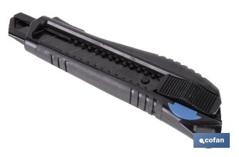 Cúter profesional de ABS | Con recubrimiento antideslizante TPR | Hoja negra ultra afilada SK2 | Bloqueo automático | Disponible en 3 medidas - Cofan