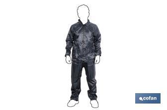 Completo antipioggia | Realizzato in poliestere/PVC | Vari colori | Composto da giacca e pantaloni - Cofan