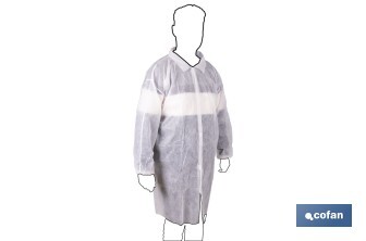 Disposable white gown | Material polypropylene | Colour: white | Hook and loop fastener and elastic cuffs | One size fits all - Cofan
