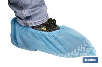 Disposable shoe covers | Slip resistant | Material: polypropylene | Colour: blue | One size fits all | Available in packs of 100 pieces - Cofan