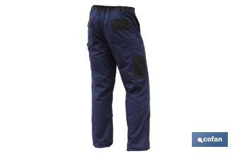 Pantalón de Trabajo | Flex | Modelo Jano | Slim Fit | Composición 97,76% Algodón y 2,24% Elastano | Color Azul Marino/Negro - Cofan