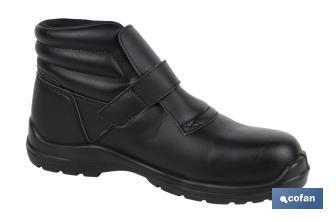 Bota Negra S2 SRC | Tamanho desde o 35 ao 47 | Bota Impermeável com Palmilha - Cofan