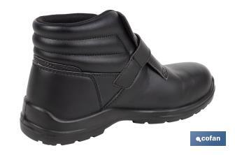 Bota Negra S2 SRC | Tamanho desde o 35 ao 47 | Bota Impermeável com Palmilha - Cofan