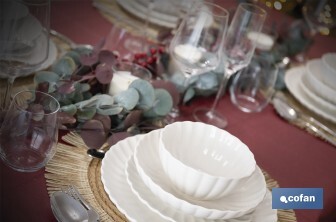 Vajilla de porcelana esmaltada de color blanco con diseño en relieve | Set de 16 piezas | Apta para lavavajillas, microondas y horno - Cofan