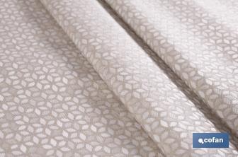 Mantel redondo antimanchas confeccionado en Jacquard con tejido resinado | Diseño de pétalos sobre beige | Materiales: 50% algodón y 50% poliéster | Diferentes medidas - Cofan
