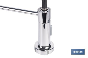 Grifo de cocina monomando con rociador | Caño giratorio 360° | Cuerpo de latón | Medidas: ø5 x 48 x 22 cm | Disponible en acabado cromado - Cofan