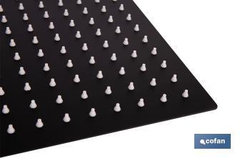 Cabezal de ducha cuadrado orientable | Diseño extrafino | Tecnología antical | Medidas: 24,5 x 24,5 cm | Disponible en acabado negro mate y en acero inoxidable - Cofan