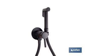 Ducha higiénica para inodoro | Grifo de bidé empotrado | Agua fría y caliente | Manguera incluida | Disponible en acabado negro y cromado - Cofan