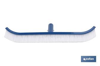 Brosse courbée pour la piscine 18 po