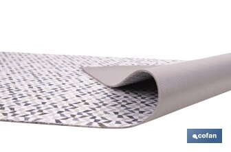 Rollo de alfombra vinílica para interior | Diseño de mosaicos gris, blanco y beige | Impermeable y de fácil limpieza - Cofan