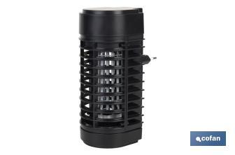 Lámpara LED antiinsectos con enchufe| Potencia: 3W | Descarga Eléctrica: 1200V | Área: 50 m² | Protégete contra los insectos - Cofan