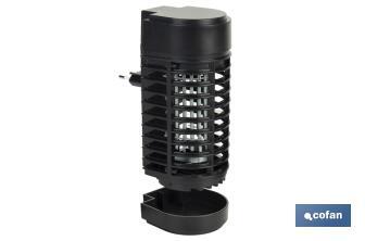 Lámpara LED antiinsectos con enchufe| Potencia: 3W | Descarga Eléctrica: 1200V | Área: 50 m² | Protégete contra los insectos - Cofan