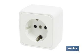 Base quadrada de superficie com tomada terra | Cor Branco | 16 A - 250 V - Cofan