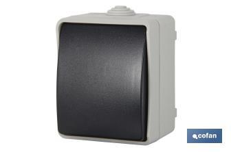 Mécanisme bouton poussoir Étanche IP54 | Pour l'extérieur | 10 A - 250 V | Couleur Grise - Cofan